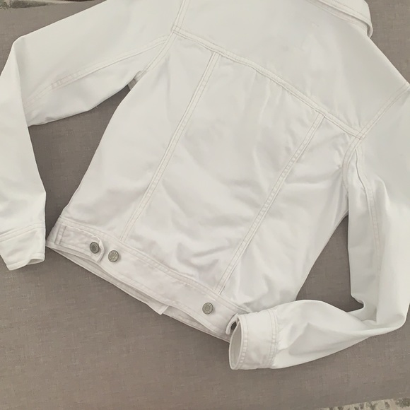 Old Navy White denim jacket in Small - Picture 6 of 7
